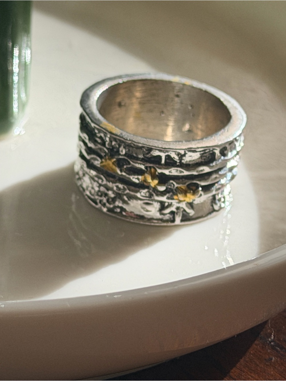 Textured Silver Flower 3 Little Birds Accent Band Ring Size 7.5
